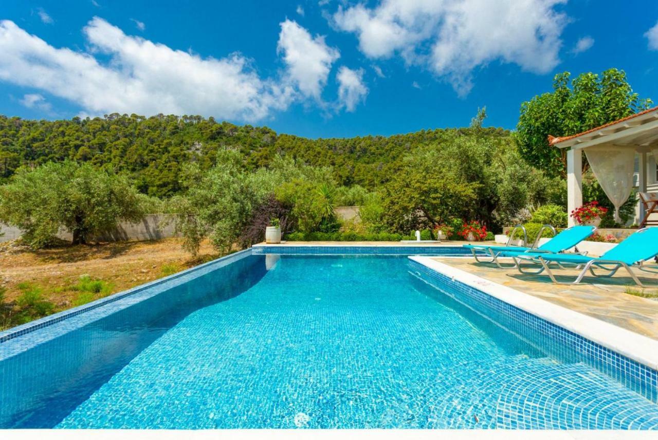 Villa Tassoula Isomata ภายนอก รูปภาพ