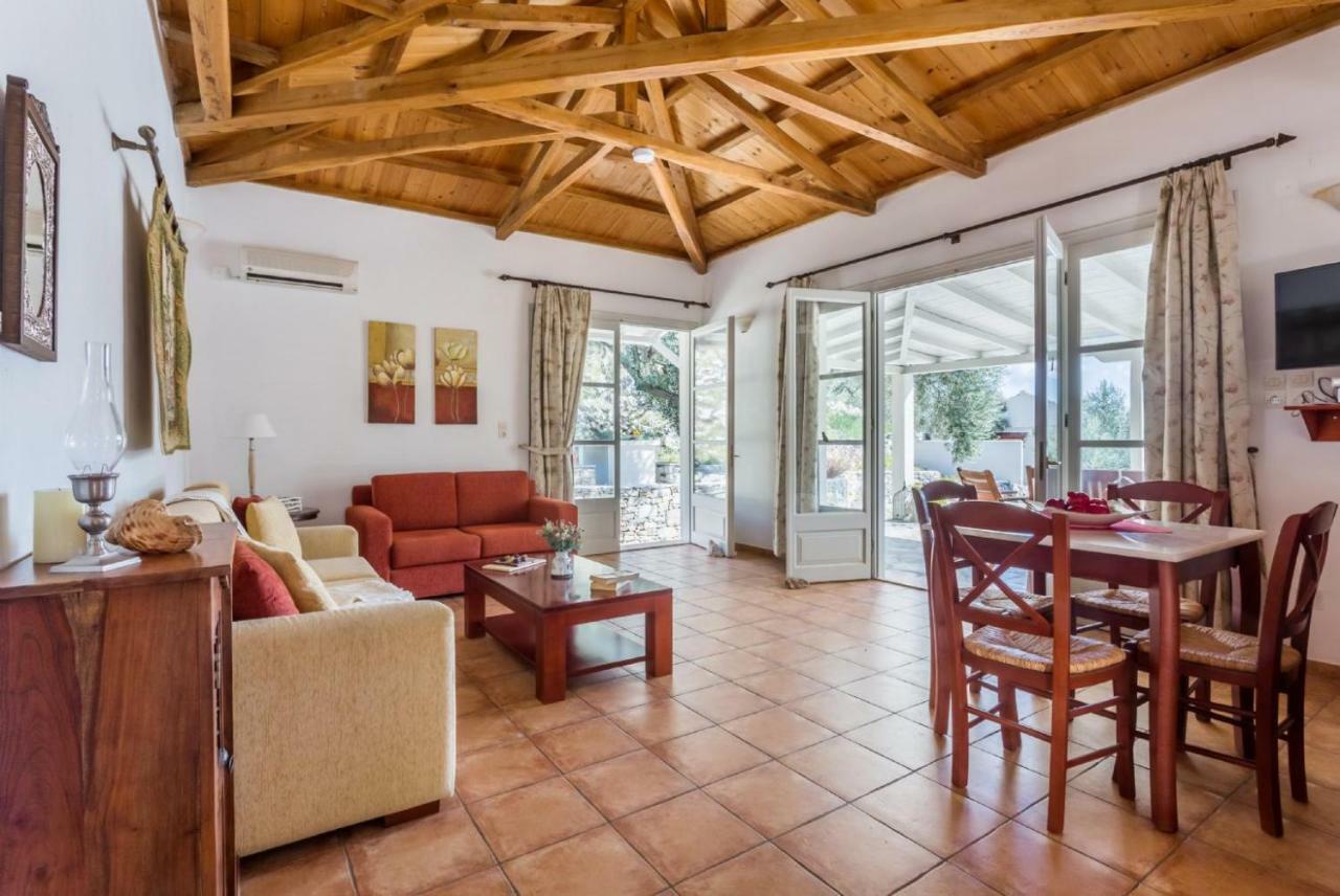 Villa Tassoula Isomata ภายนอก รูปภาพ