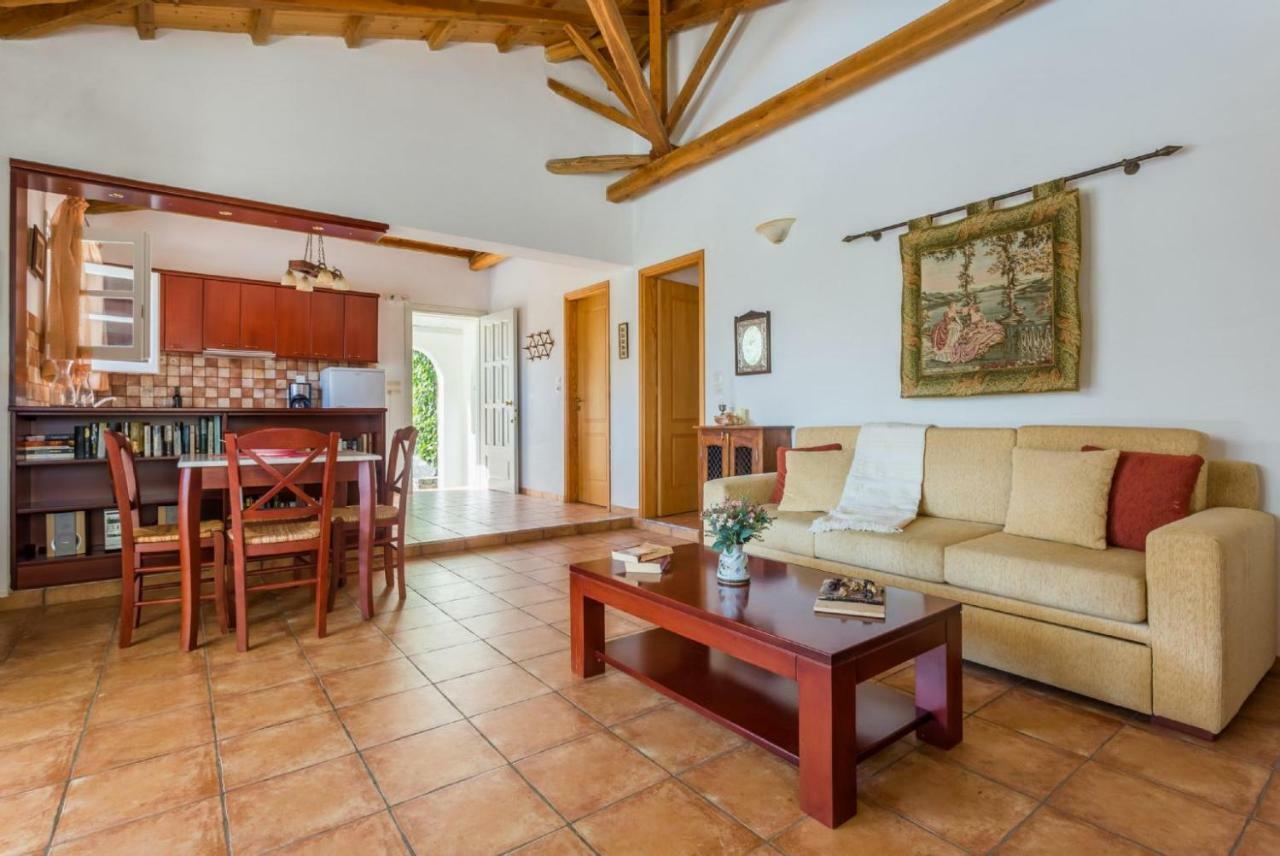 Villa Tassoula Isomata ภายนอก รูปภาพ