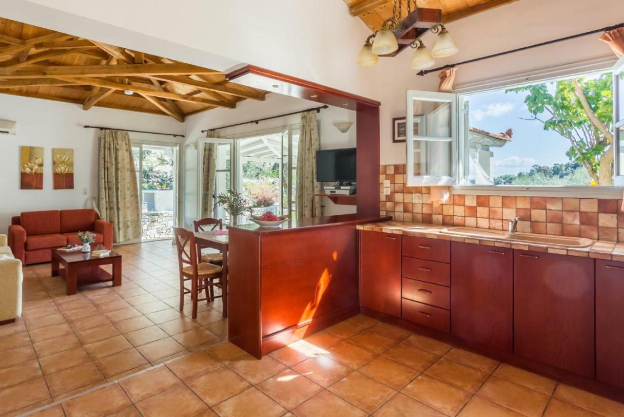 Villa Tassoula Isomata ภายนอก รูปภาพ